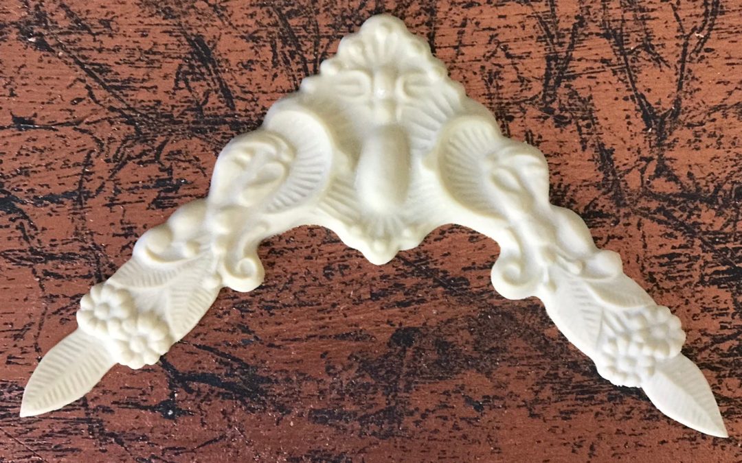 Corner - C20 Shell and Leaf Moulding