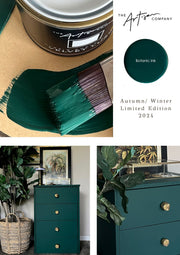 Living space with Botanic Ink wall paint – moody artisan green tone