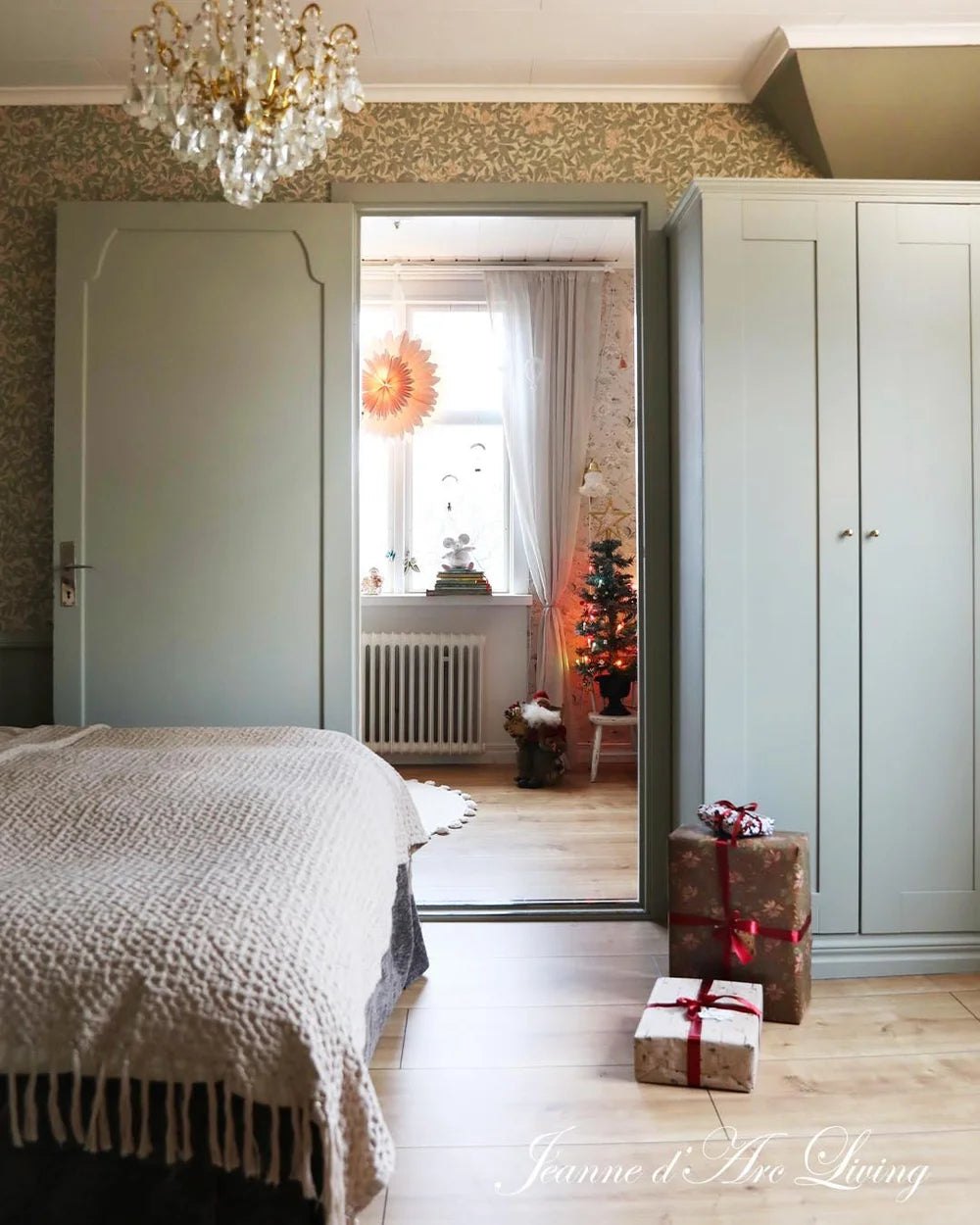 Jeanne d'Arc Living Magazine A Sprinkle Of Christmas Magic 2025