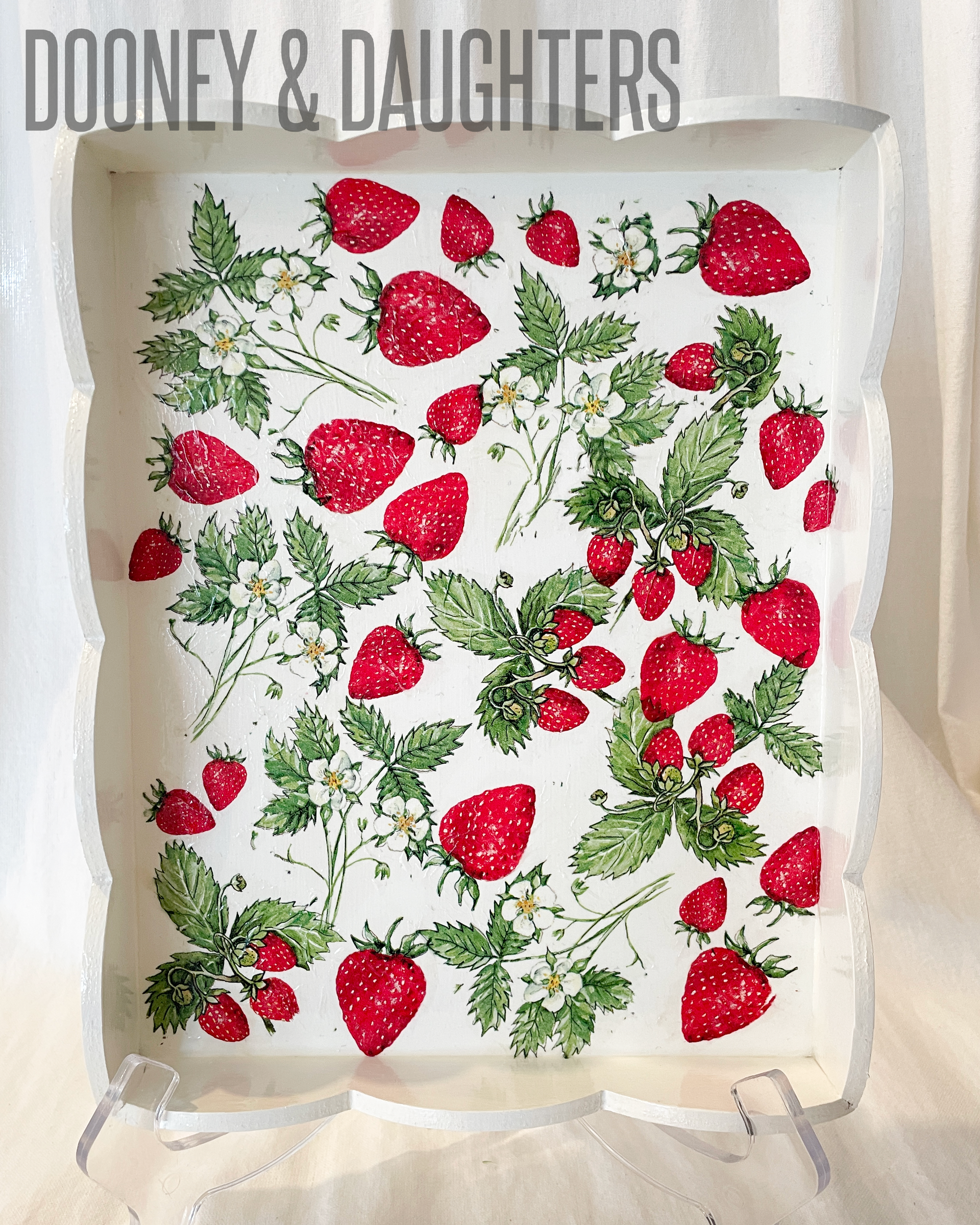 Delicious Strawberries Small Scallop Tray