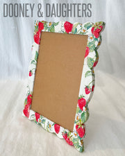 Garden Strawberries Scallop Photo Frame