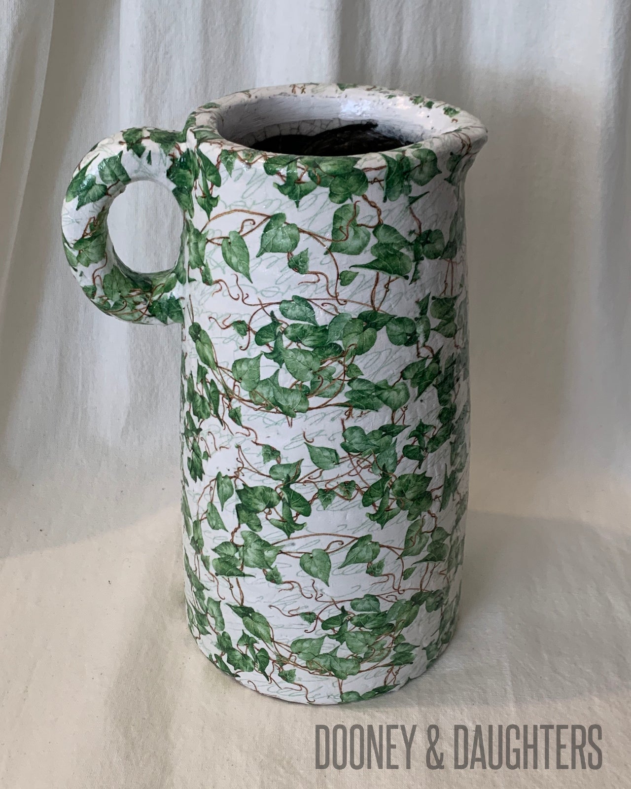 Green Ivy Leaves Vase