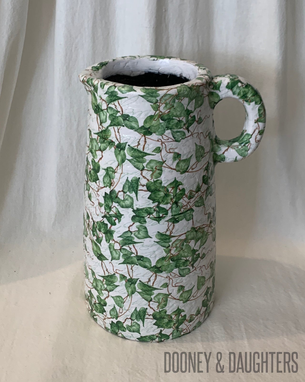 Green Ivy Leaves Vase