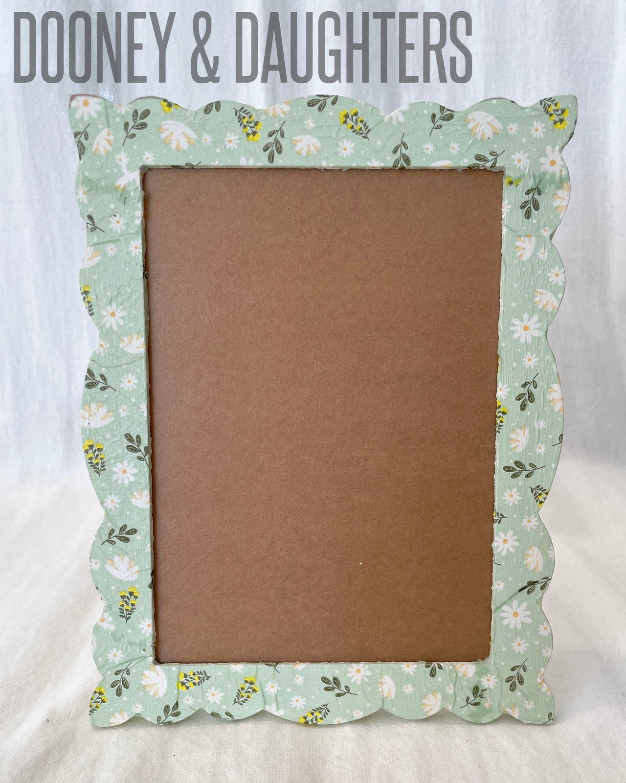 Mint Flowers Scallop Photo Frame