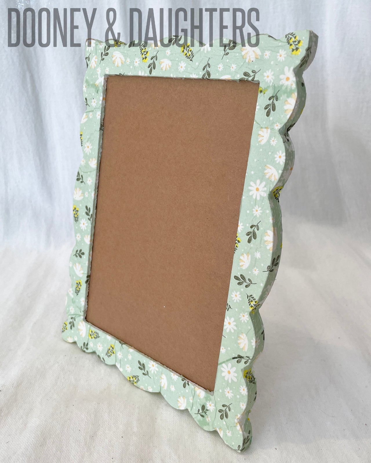 Mint Flowers Scallop Photo Frame
