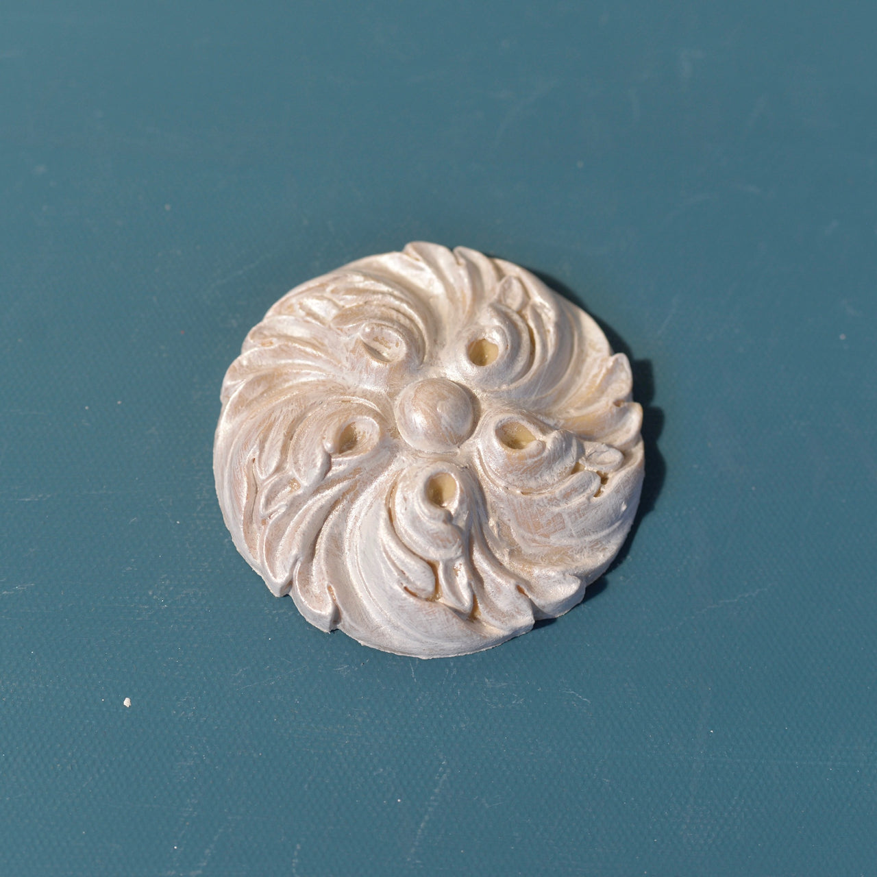 R10 Rosette Neoclassical Rosette