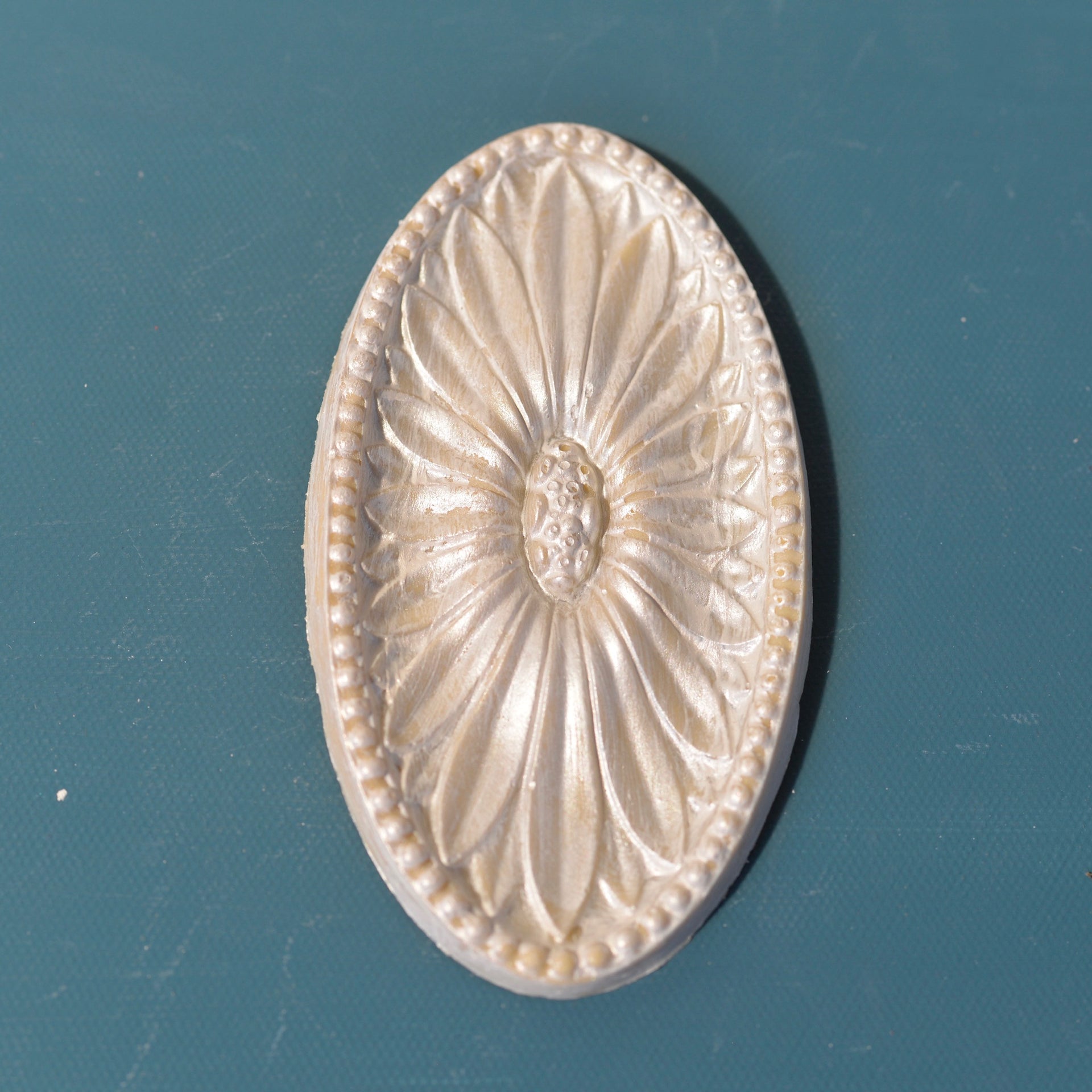 Floral Oval Rosette R26 | Latex Mouldings | Dooney & Daughters