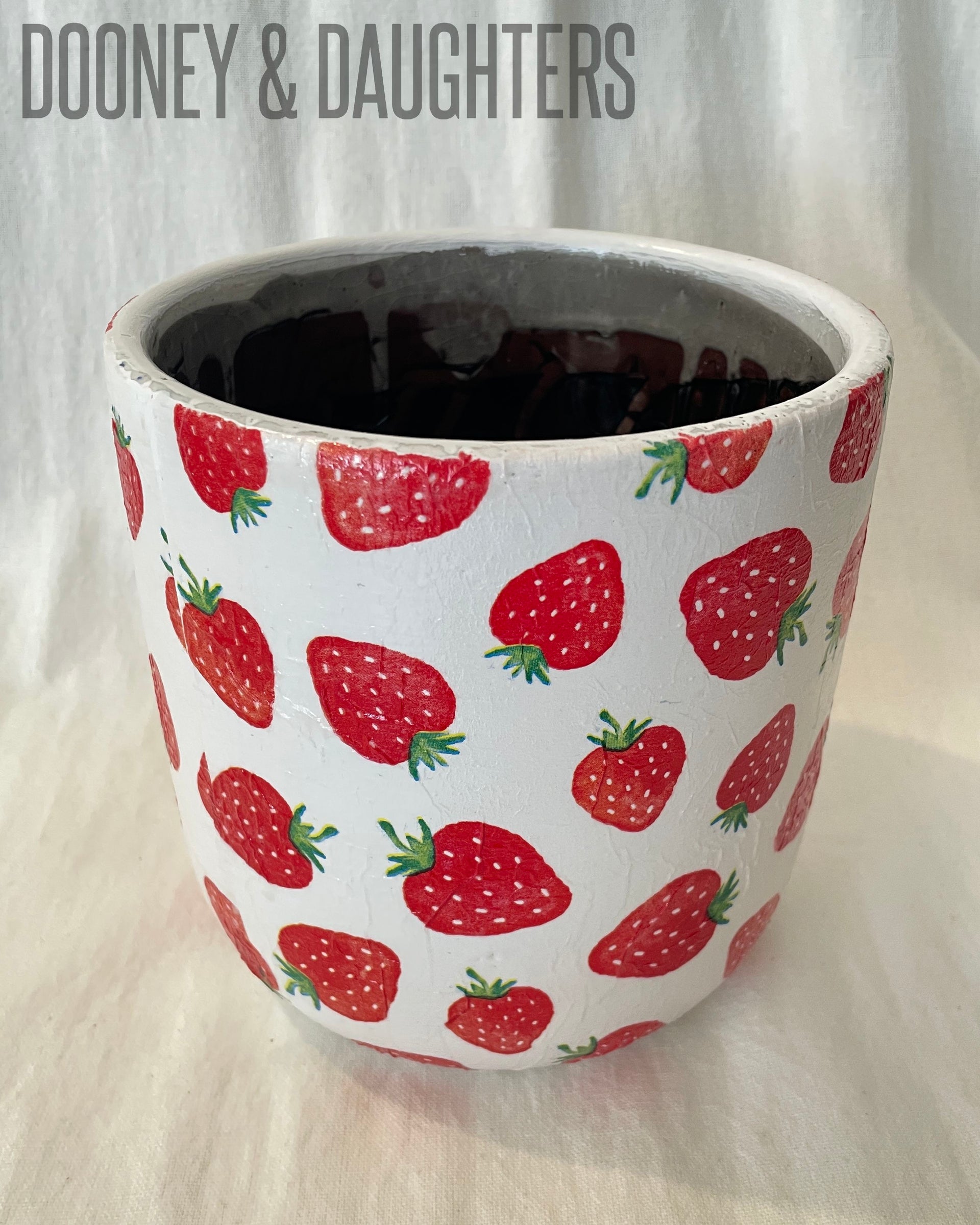 Large Pot - Strawberries