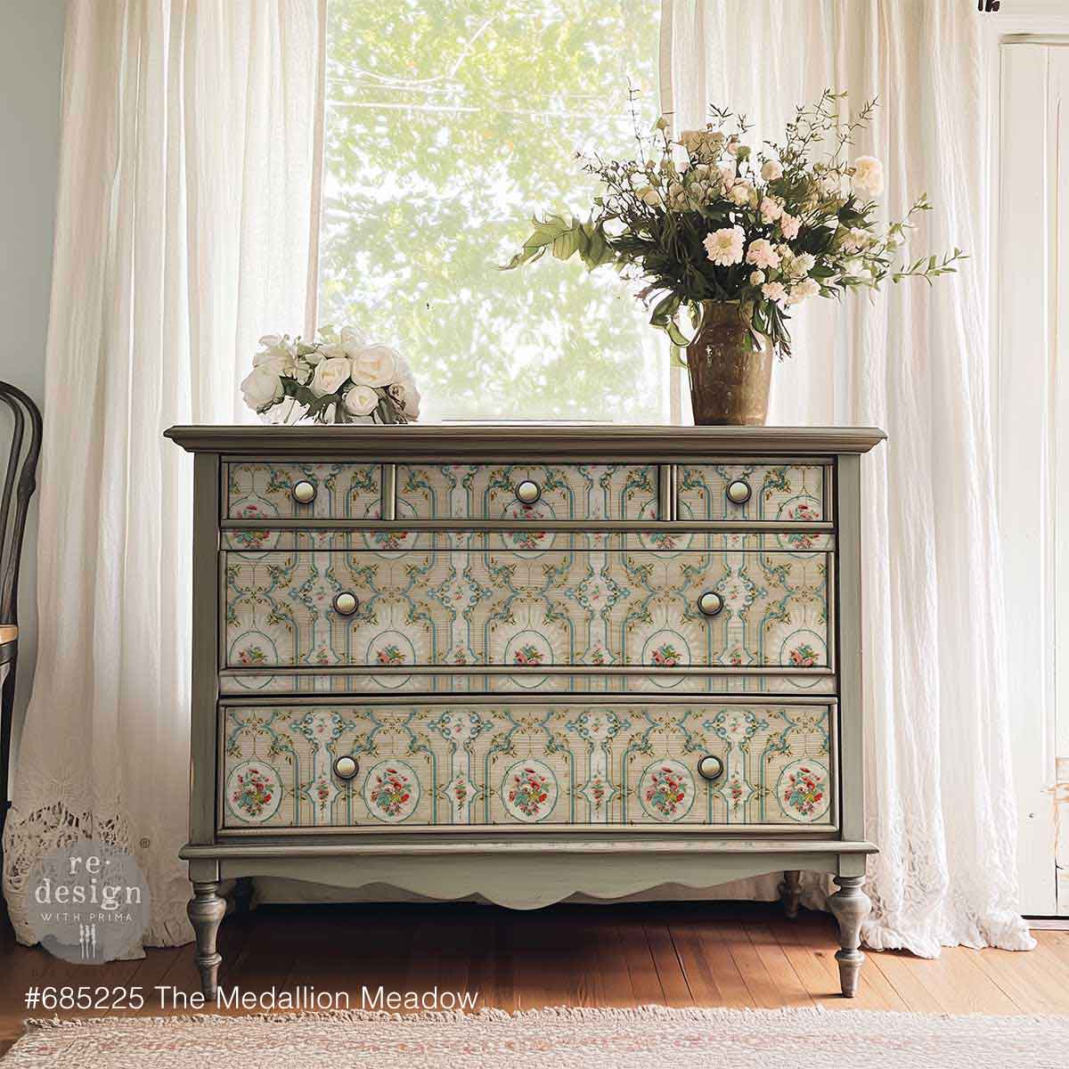 Decoupage Fiber - The Medallion Meadow