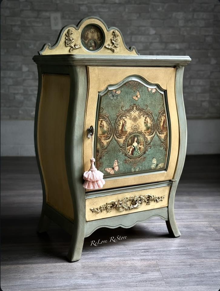 Versailles On Repeat Decoupage Paper
