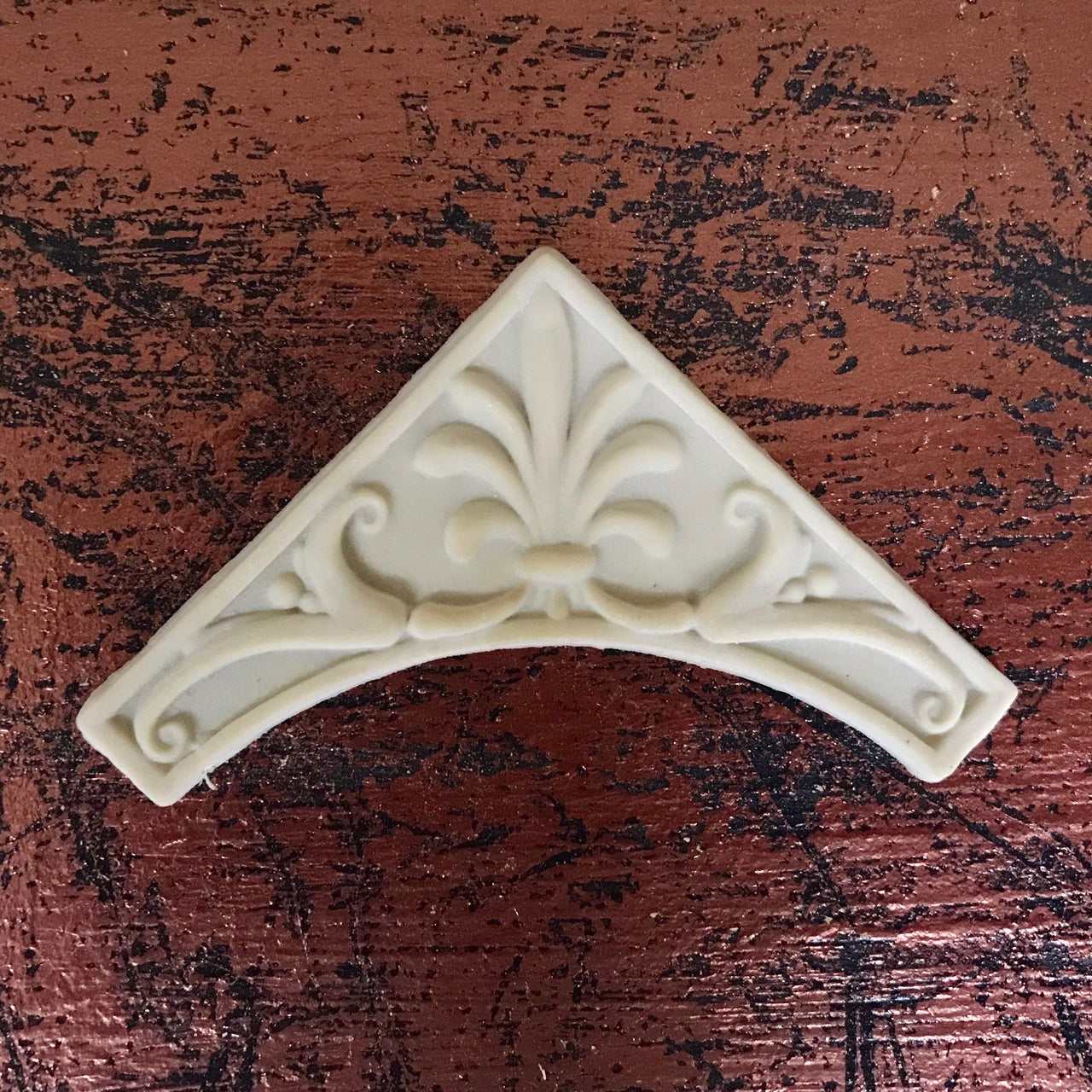 Corner - C7 Fleur de Lis