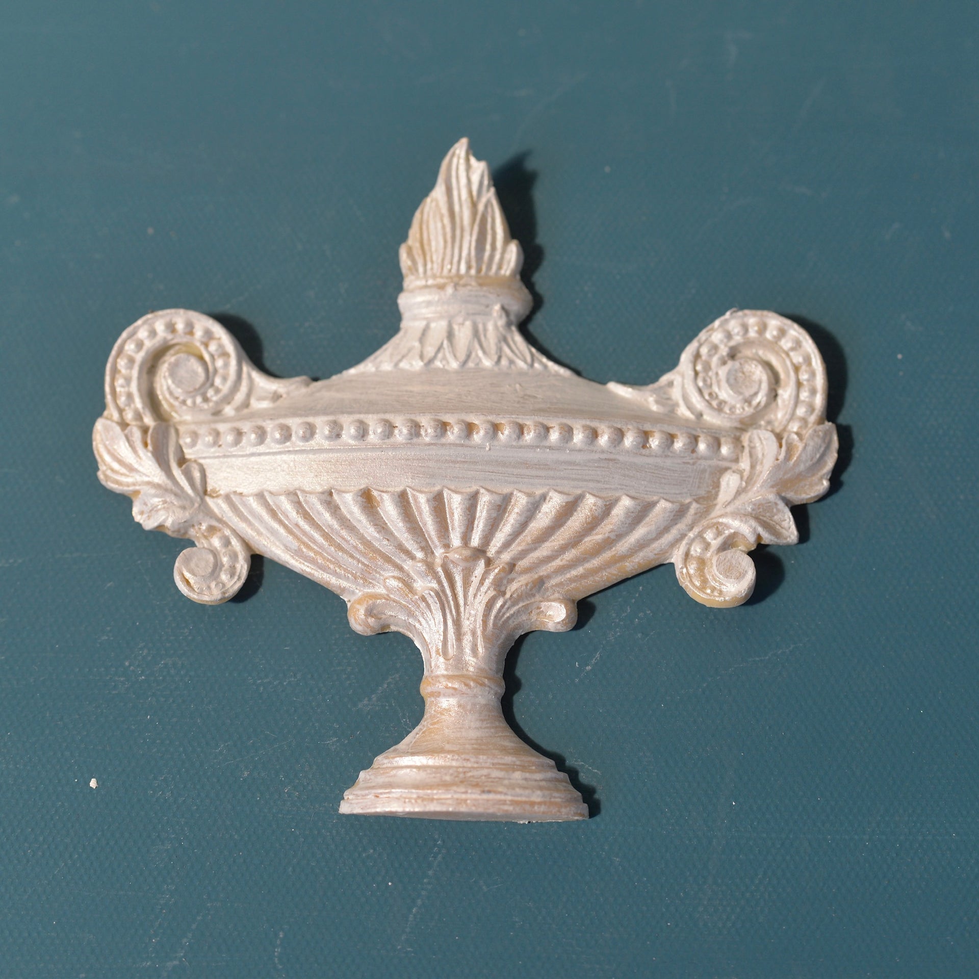 Rosette R38 Salem Urn