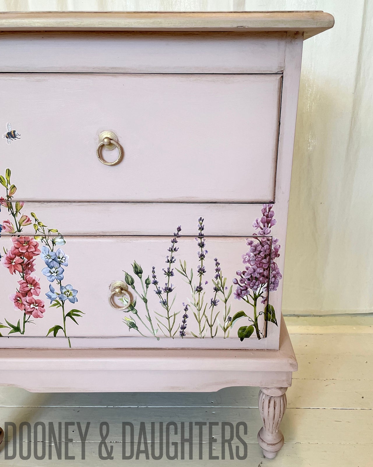 Grassmere & Flowers Bedside