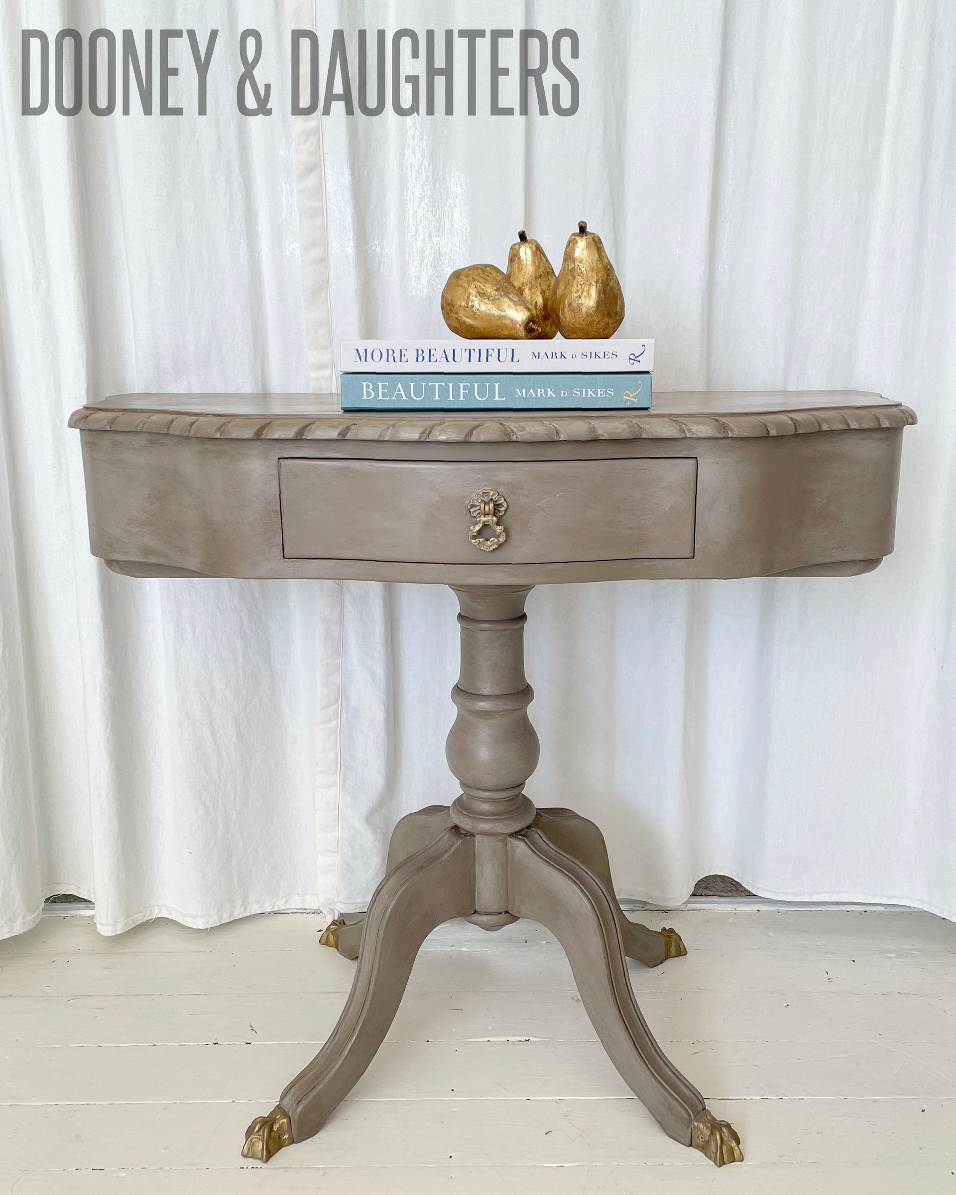 Chateau Methode in Tahr Hall Table