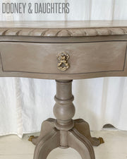Chateau Methode in Tahr Hall Table